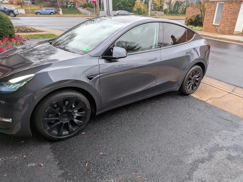2020 Tesla Model Y - Image 3 of 10