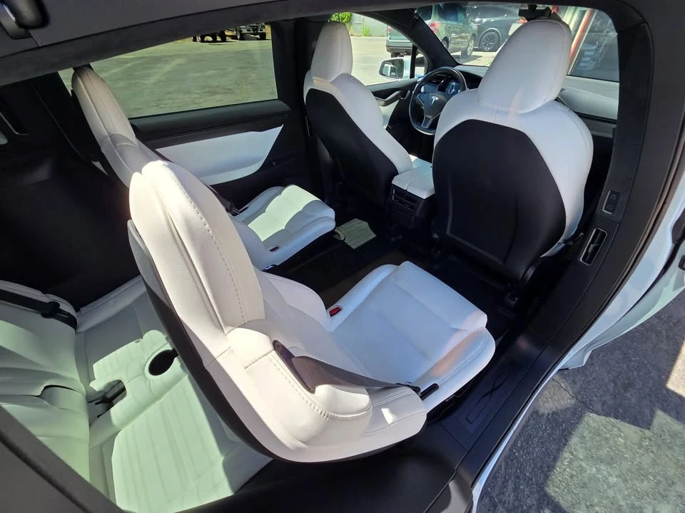 2020 Tesla Model X - Image 15 of 20