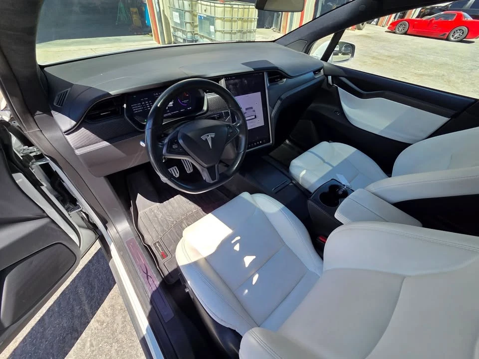 2020 Tesla Model X - Image 11 of 20
