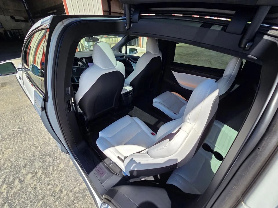 2020 Tesla Model X - Image 12 of 20