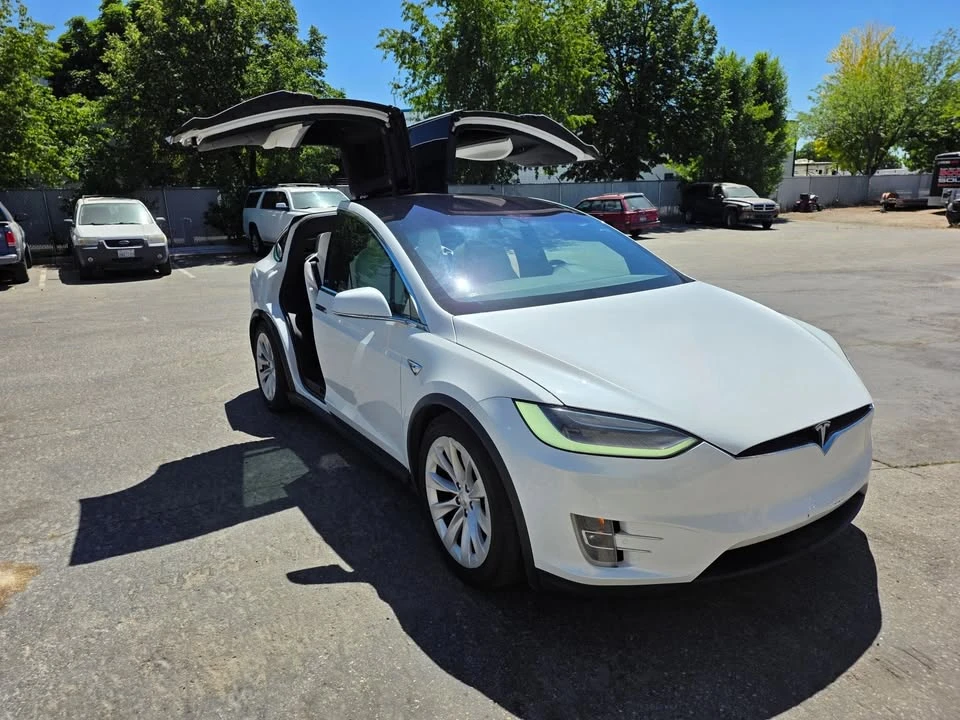 2020 Tesla Model X - Image 19 of 20