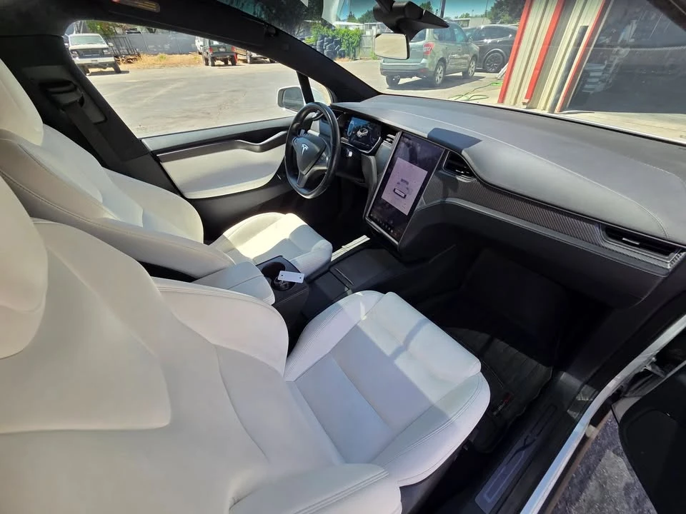 2020 Tesla Model X - Image 17 of 20