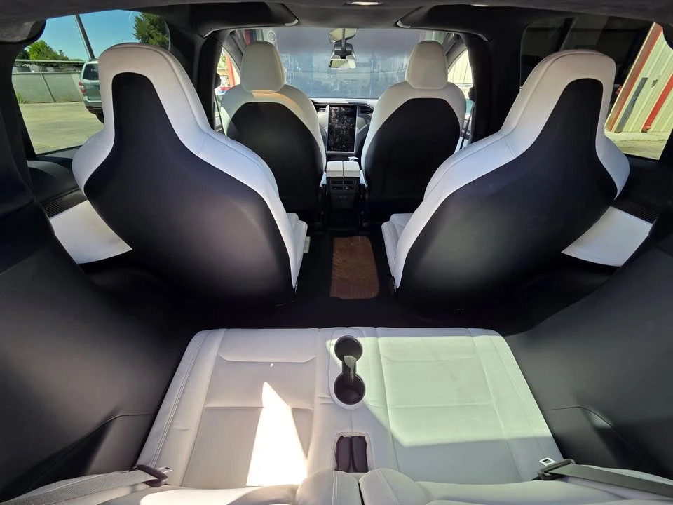 2020 Tesla Model X - Image 18 of 20