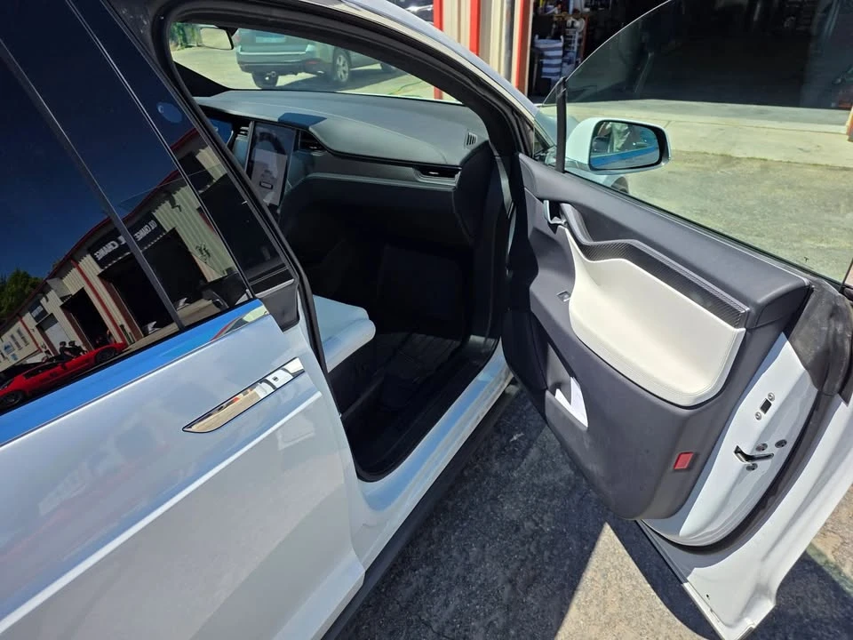 2020 Tesla Model X - Image 16 of 20
