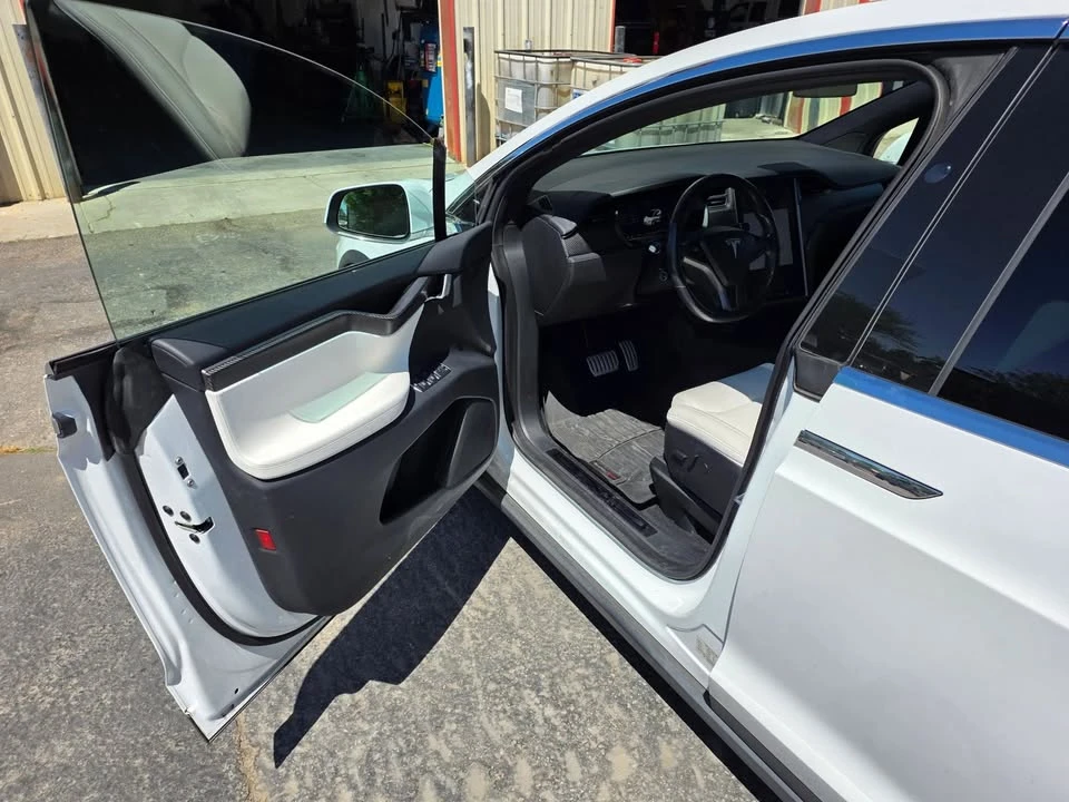 2020 Tesla Model X - Image 10 of 20