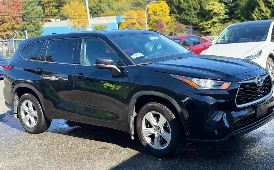 2020 Toyota Highlander - Image 2 of 8