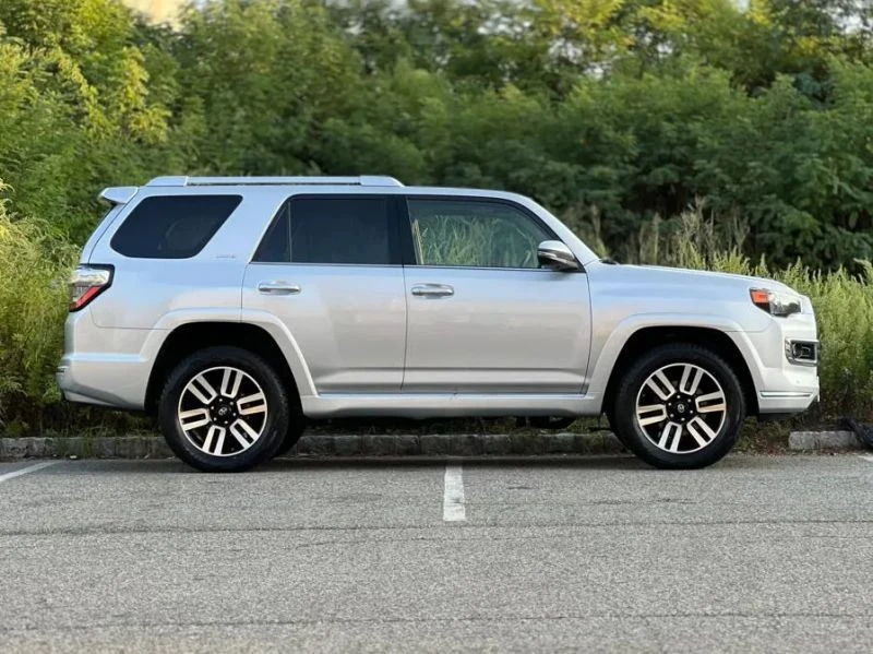 2020 Toyota 4Runner 5th Gen - Image 9 of 12