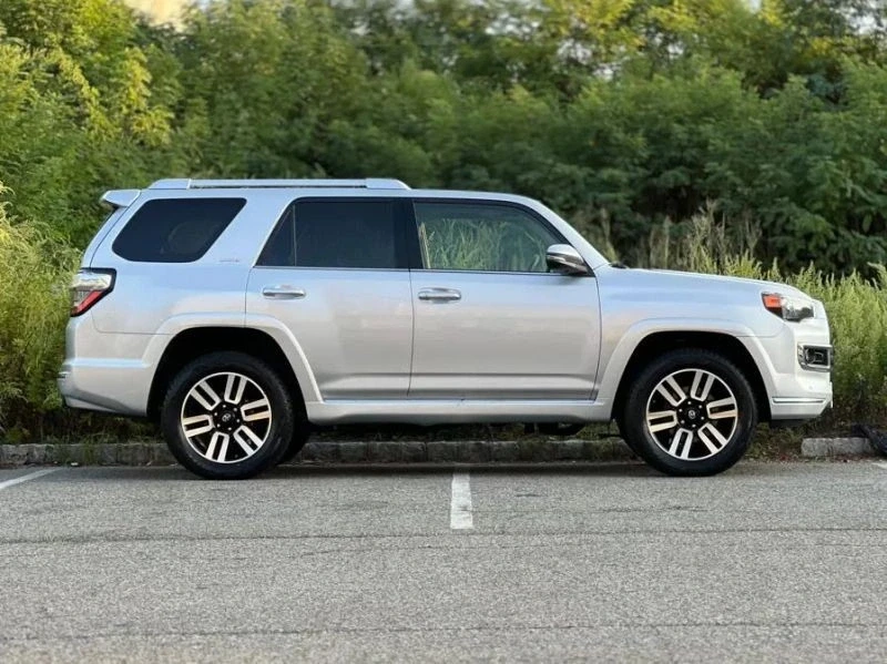 2020 Toyota 4Runner 5th Gen - Image 9 of 12