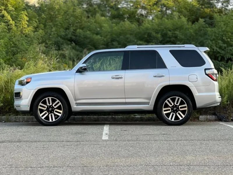 2020 Toyota 4Runner 5th Gen - Image 5 of 12