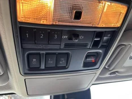 2020 Toyota 4Runner 5th Gen - Image 18 of 19