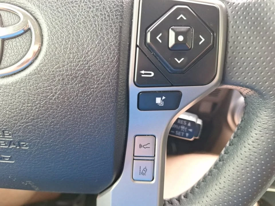 2020 Toyota 4Runner 5th Gen - Image 17 of 18