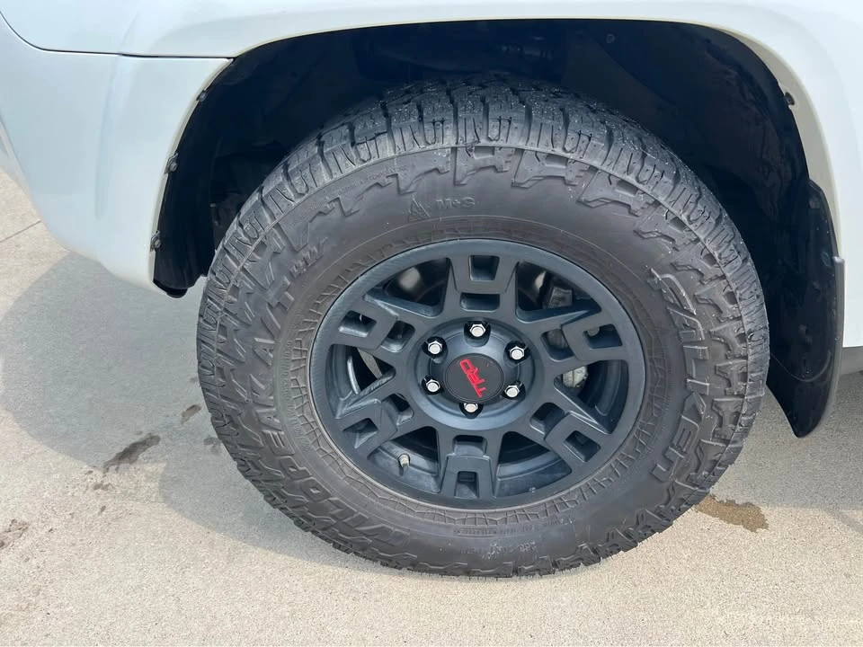 2020 Toyota 4Runner - Image 9 of 20