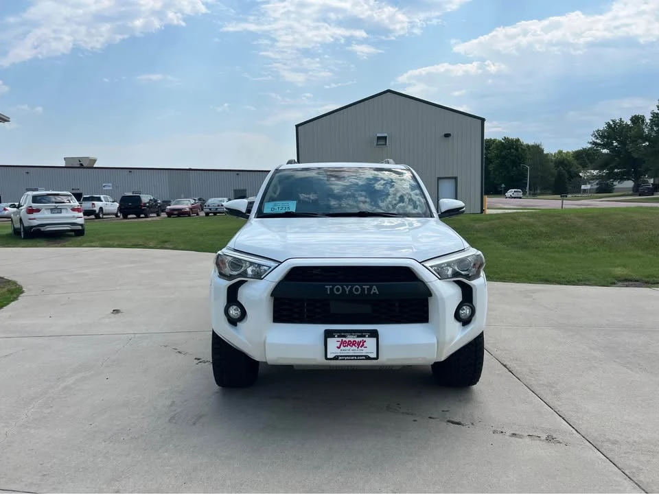 2020 Toyota 4Runner - Image 2 of 20