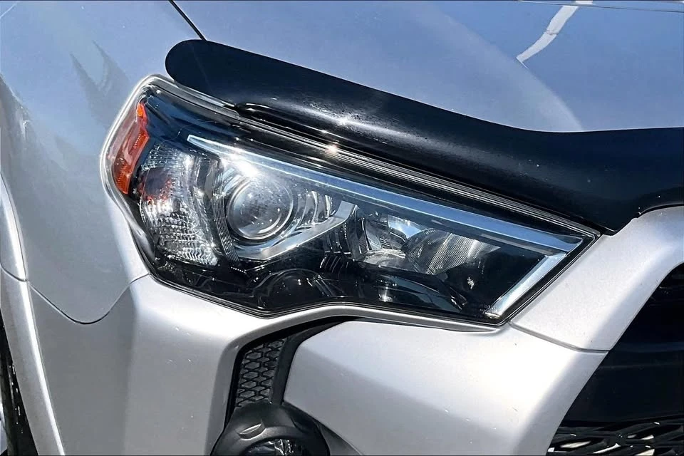 2020 Toyota 4Runner 5th Gen - Image 17 of 18