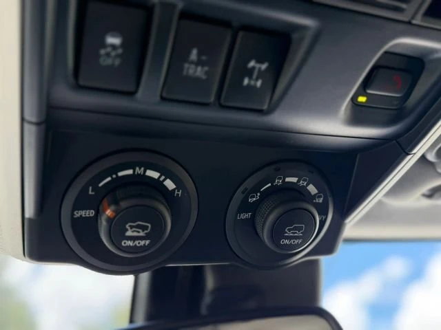 2020 Toyota 4Runner 5th Gen - Image 18 of 20