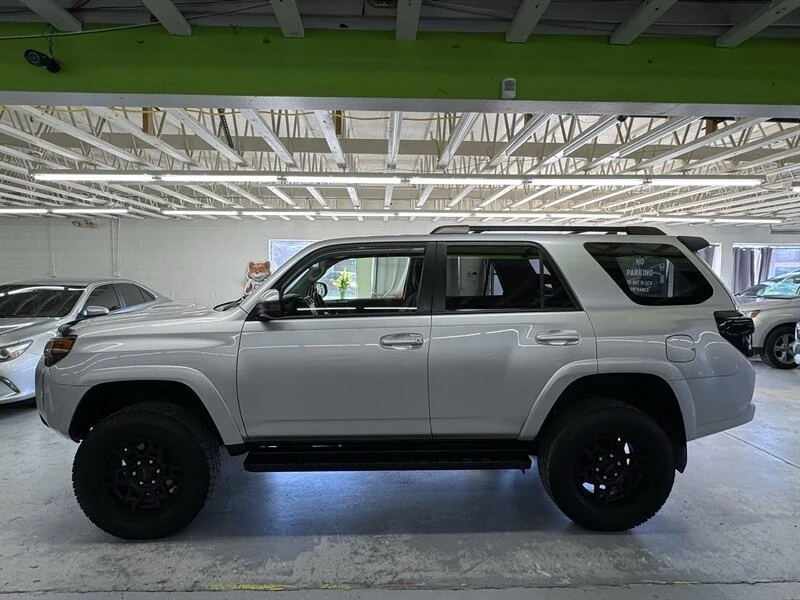 2020 Toyota 4Runner 5th Gen - Image 9 of 18
