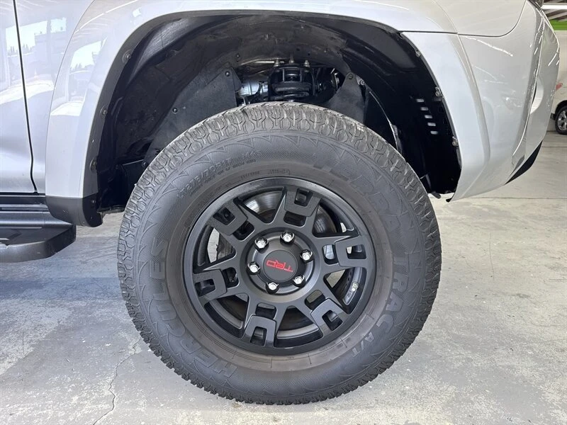 2020 Toyota 4Runner 5th Gen - Image 17 of 18