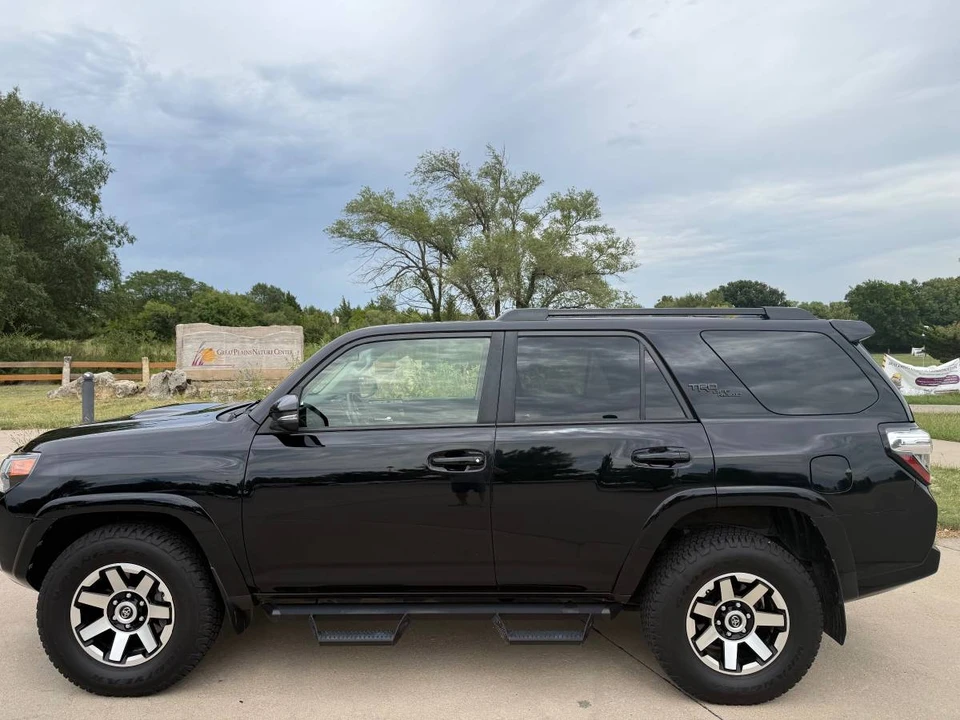 2020 Toyota 4Runner 5th Gen - Image 4 of 9
