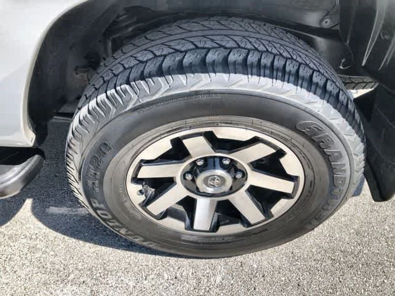 2020 Toyota 4Runner 5th Gen - Image 11 of 19