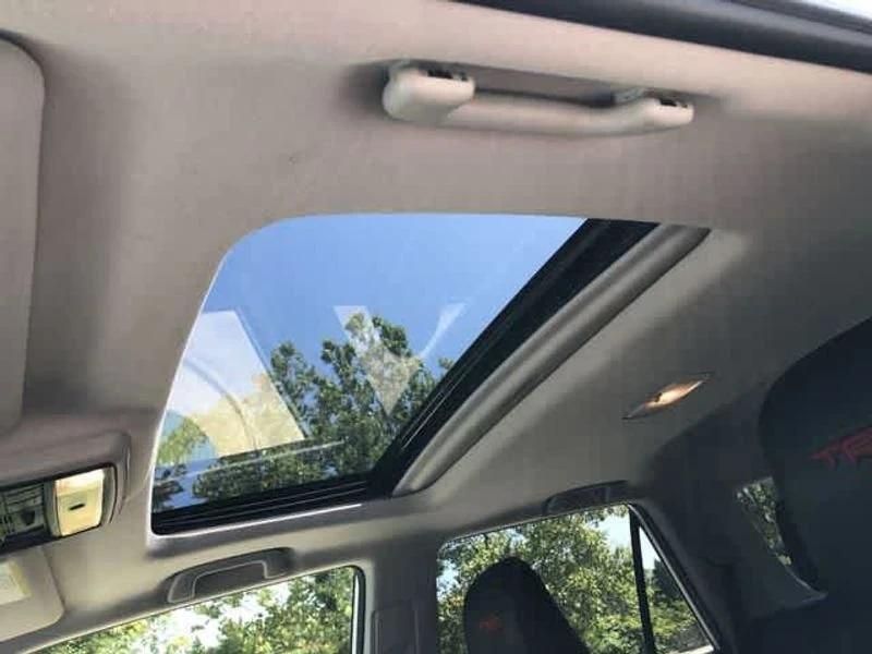 2020 Toyota 4Runner 5th Gen - Image 15 of 19