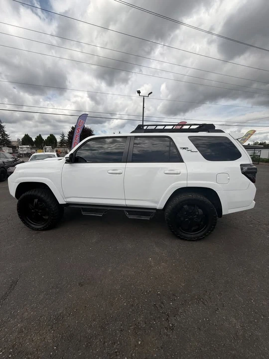 2020 Toyota 4Runner 5th Gen - Image 9 of 20