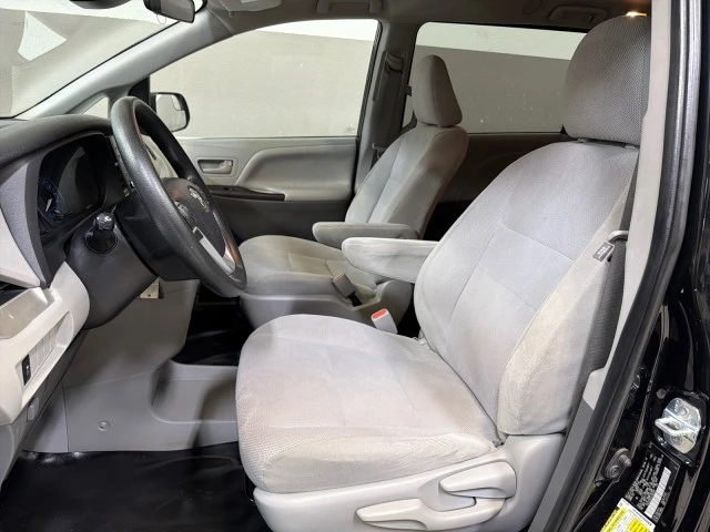 2020 Toyota Sienna 3rd Gen - Image 12 of 21