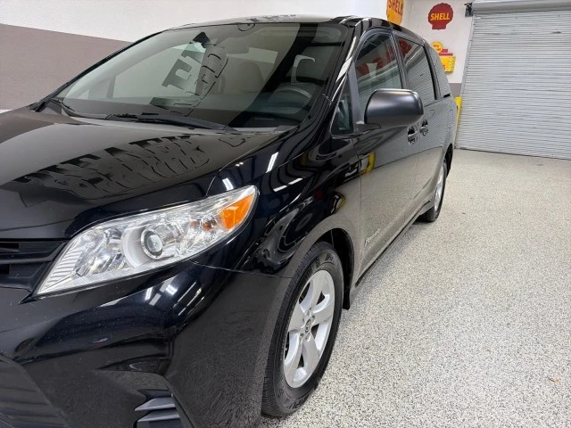 2020 Toyota Sienna 3rd Gen - Image 10 of 21