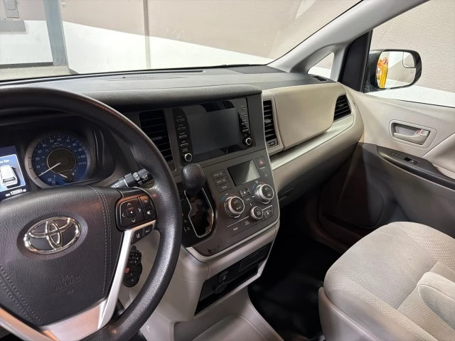 2020 Toyota Sienna 3rd Gen - Image 14 of 21