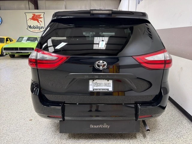 2020 Toyota Sienna 3rd Gen - Image 8 of 21