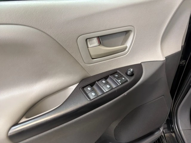2020 Toyota Sienna 3rd Gen - Image 17 of 21