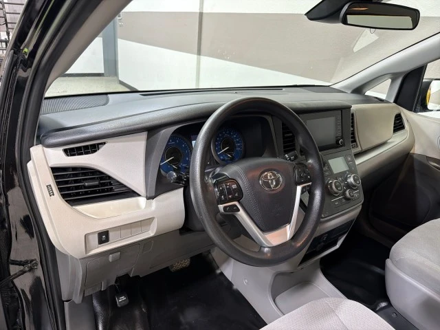 2020 Toyota Sienna 3rd Gen - Image 13 of 21