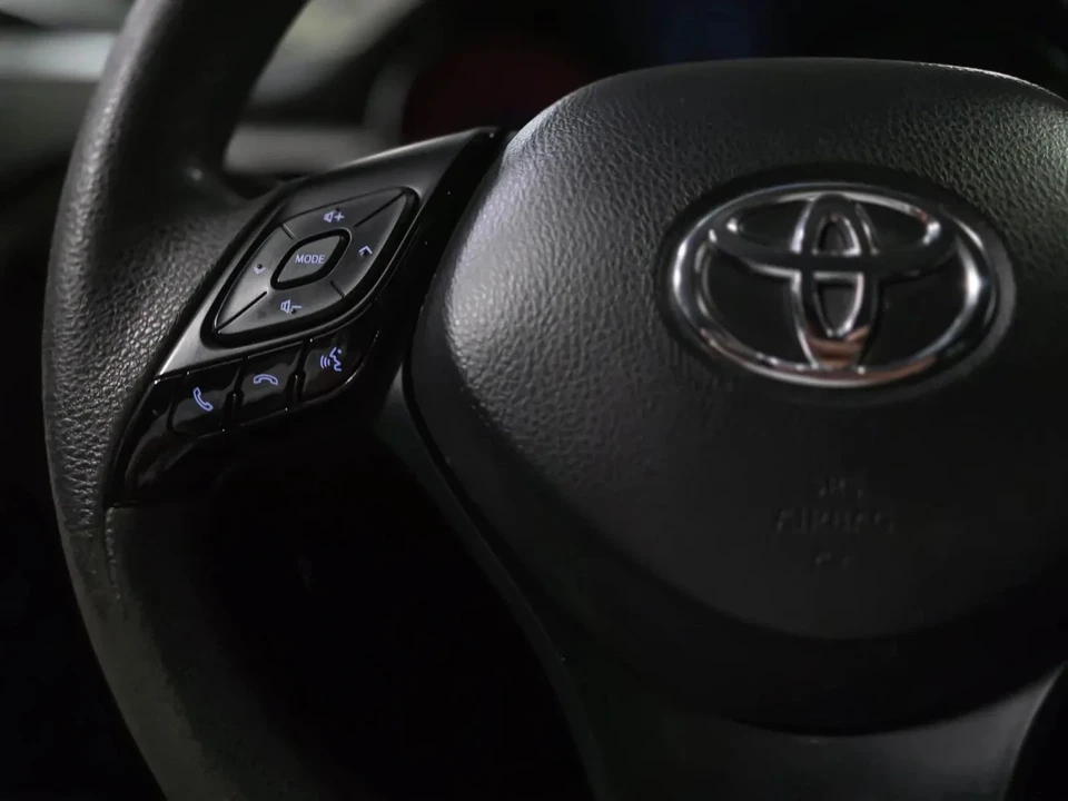2020 Toyota C-HR - Image 17 of 21