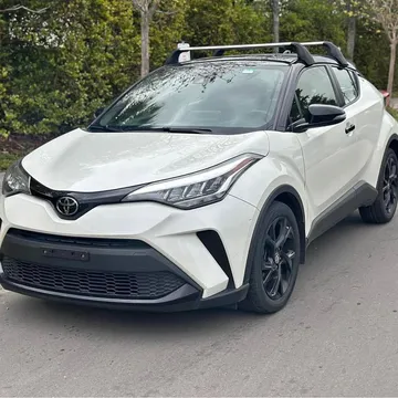 2020 Toyota C-HR XLE Sport Utility 4D