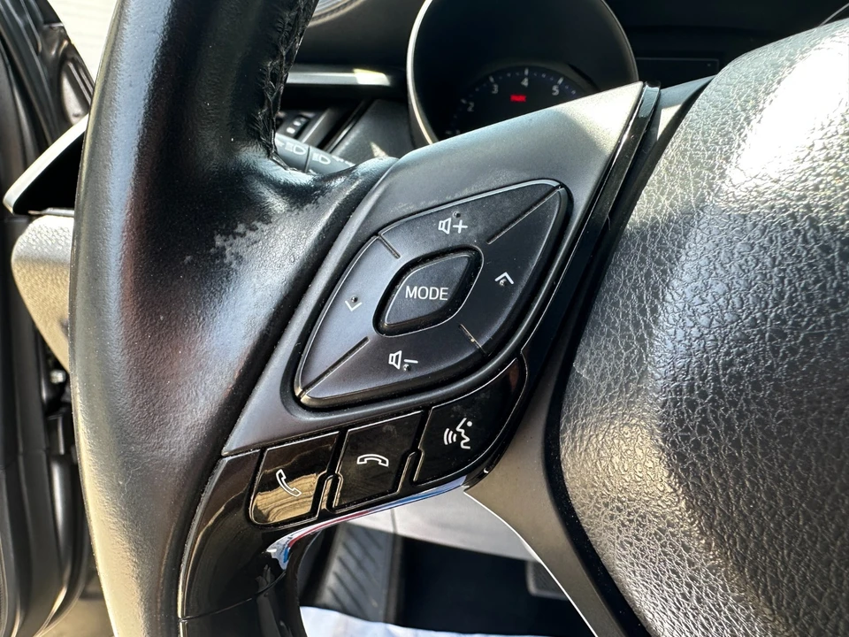 2020 Toyota C-HR - Image 10 of 31