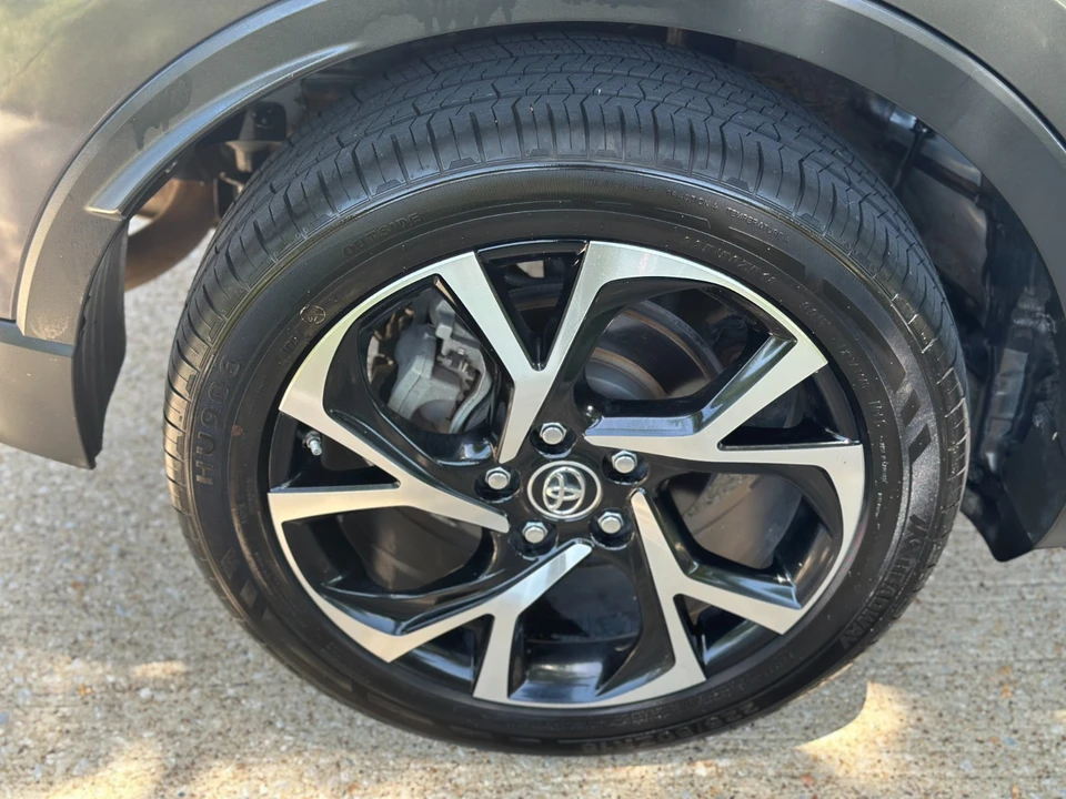 2020 Toyota C-HR - Image 24 of 31
