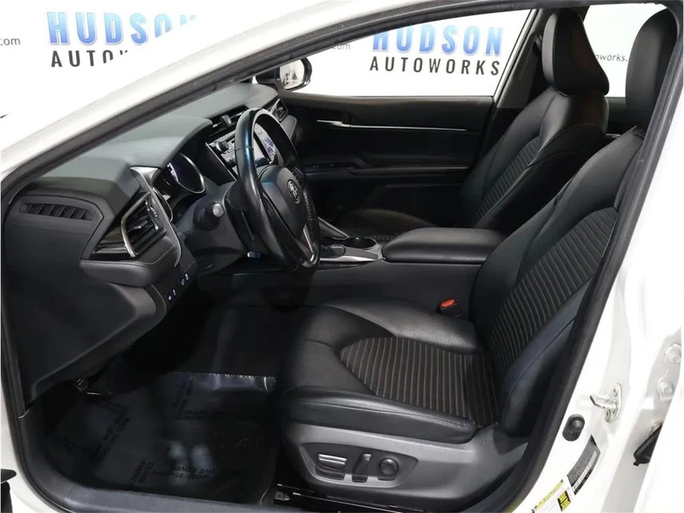 2020 Toyota Camry 8th Gen - Image 14 of 31