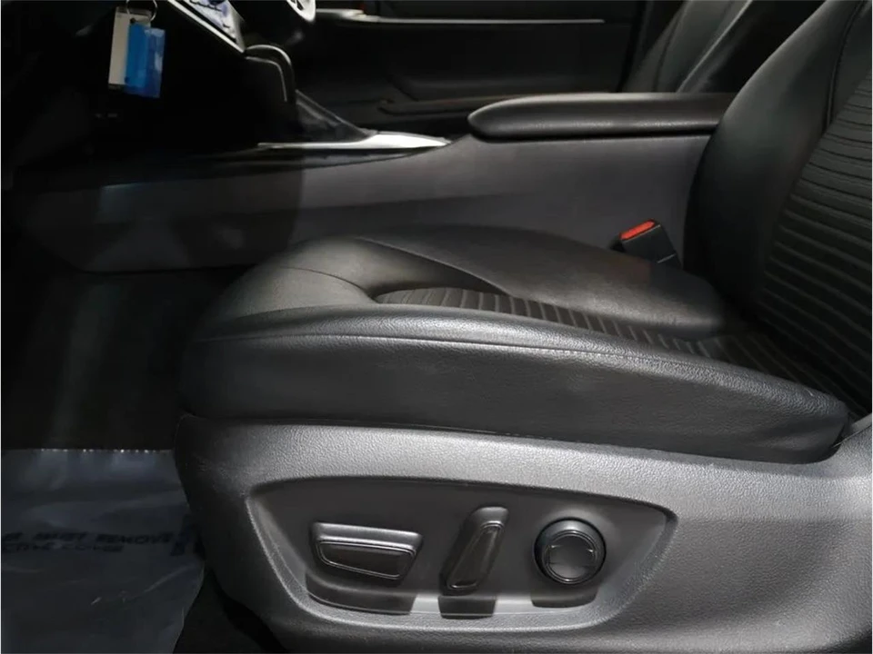2020 Toyota Camry 8th Gen - Image 15 of 31