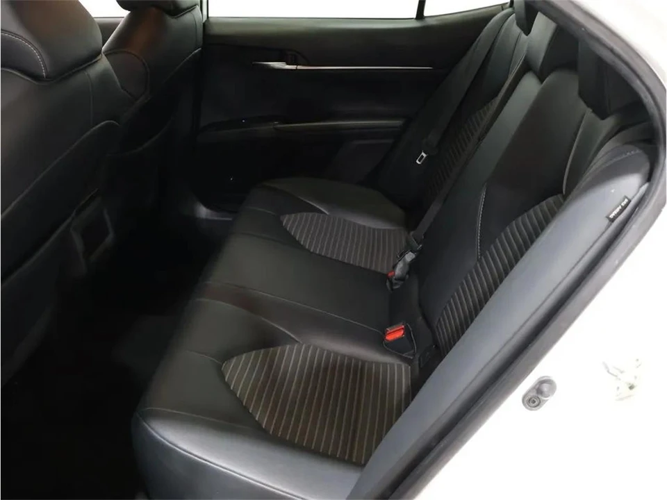2020 Toyota Camry 8th Gen - Image 24 of 31