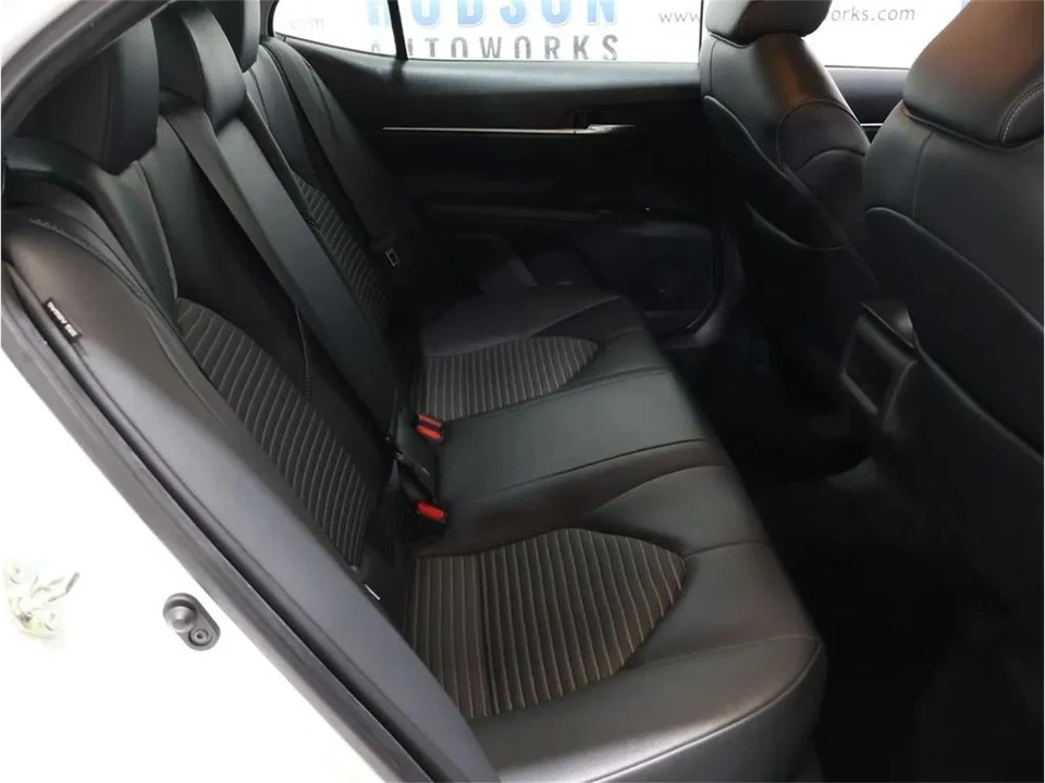 2020 Toyota Camry 8th Gen - Image 25 of 31