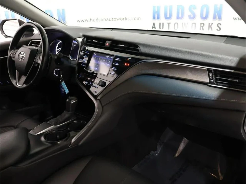 2020 Toyota Camry 8th Gen - Image 28 of 31