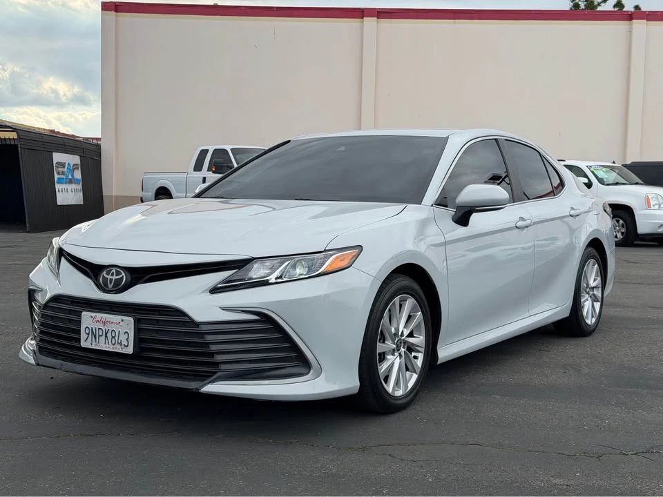 2020 Toyota Camry 8th Gen - Image 3 of 15