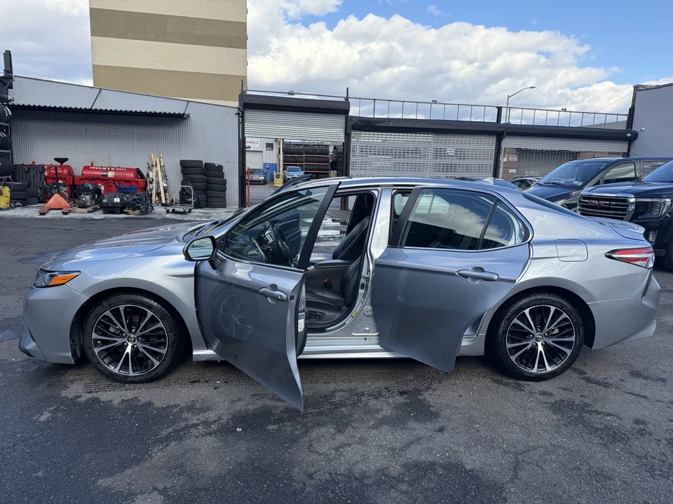 2020 Toyota Camry 8th Gen - Image 3 of 4