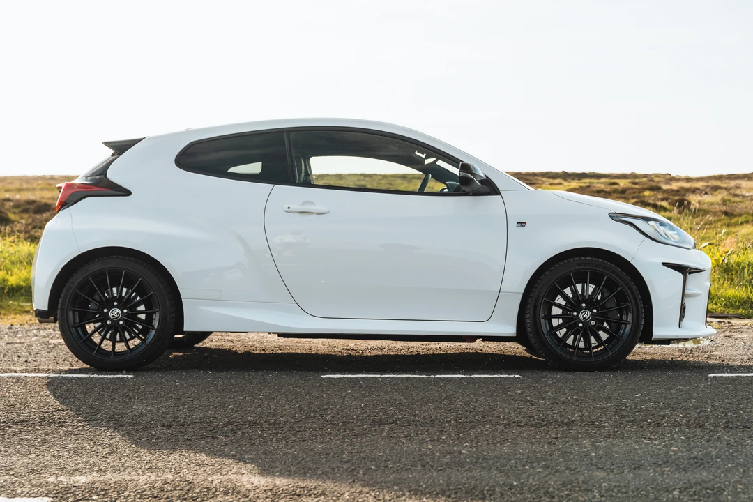 2020 Toyota Yaris - Image 8 of 31
