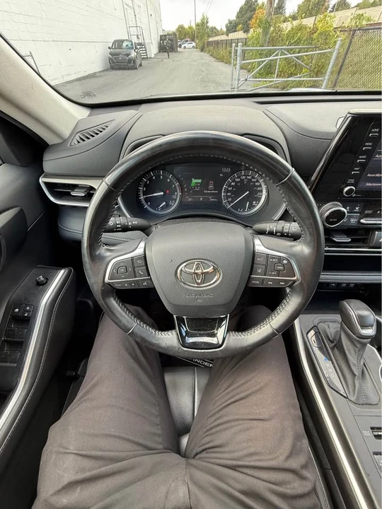 2020 Toyota Highlander - Image 11 of 13