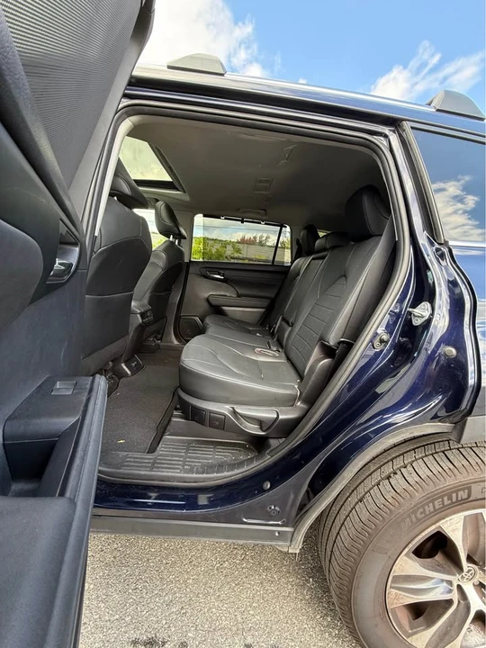 2020 Toyota Highlander - Image 10 of 13