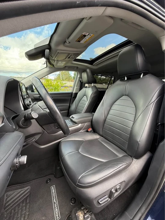 2020 Toyota Highlander - Image 9 of 13