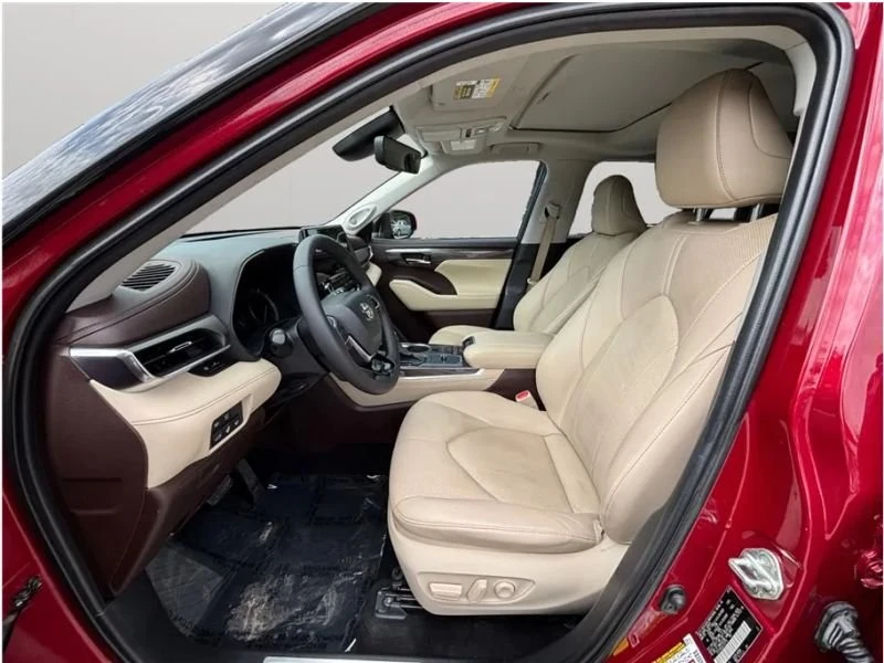 2020 Toyota Highlander - Image 2 of 20