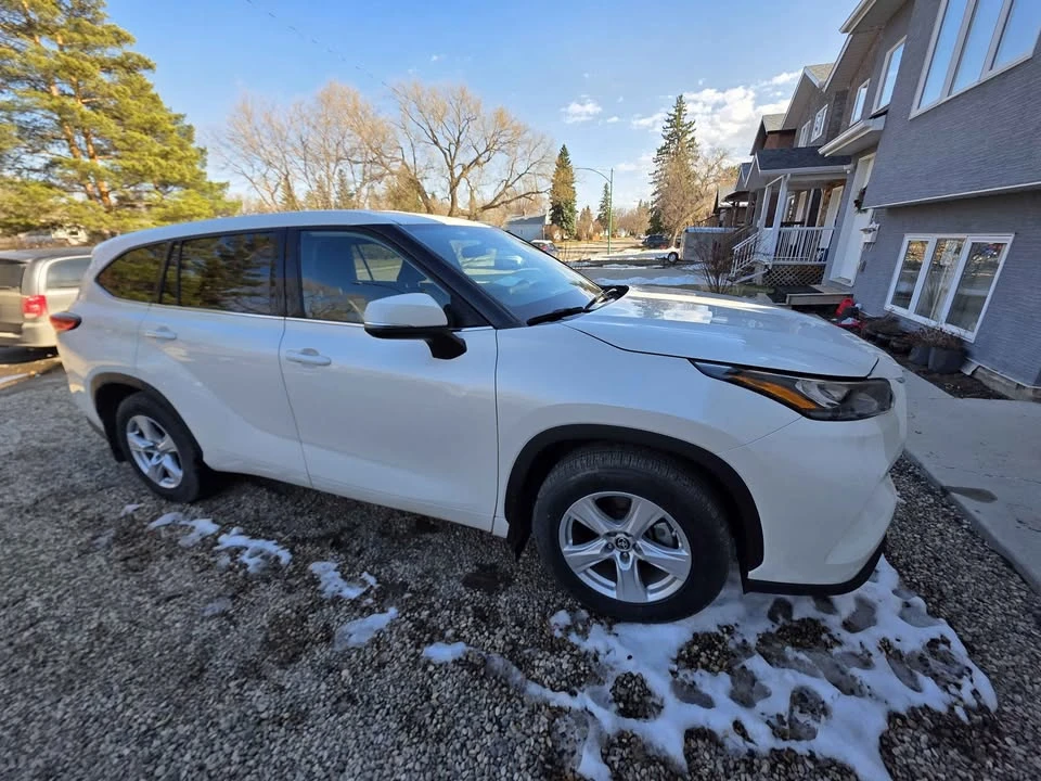 2020 Toyota Highlander - Image 2 of 5