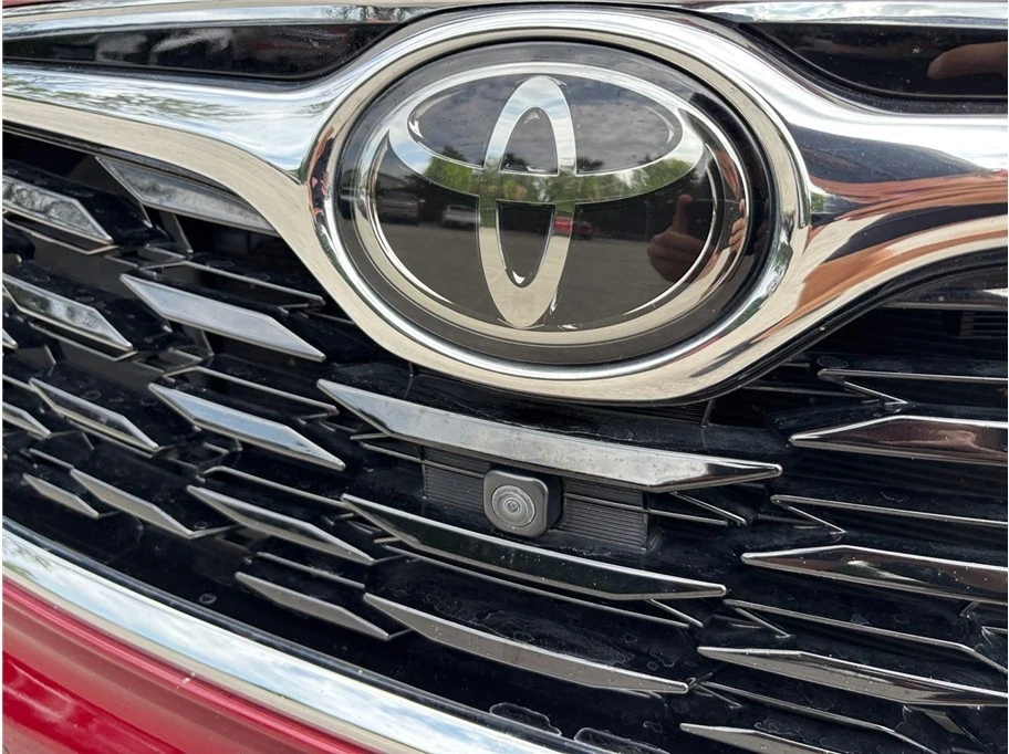 2020 Toyota Highlander - Image 15 of 21