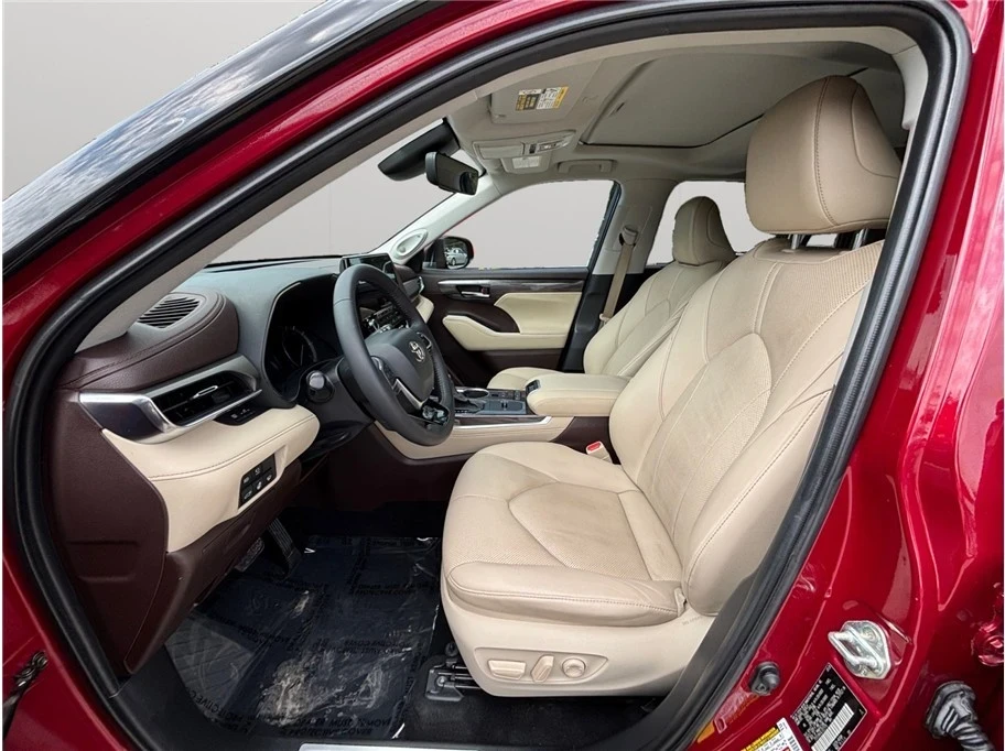 2020 Toyota Highlander - Image 2 of 21
